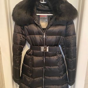 Prada Black Puffer Coat. Gently used
100% Authentic Stunning, Gorgeous coat